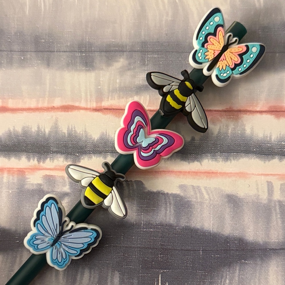🌻 Bundle of 5 Butterflies and Bees Straw Charms